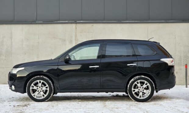 Миниатюра 2 Mitsubishi Outlander 2013