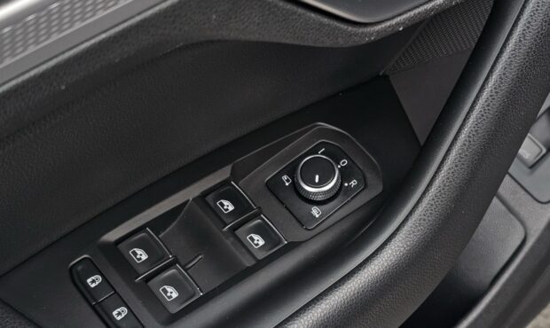 Мініатюра 21 Volkswagen Touareg 2019