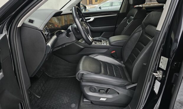 Мініатюра 22 Volkswagen Touareg 2019