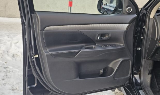 Миниатюра 20 Mitsubishi Outlander 2013