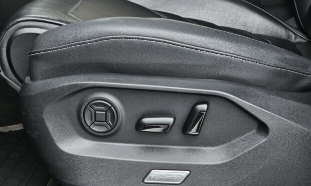 Мініатюра 23 Volkswagen Touareg 2019