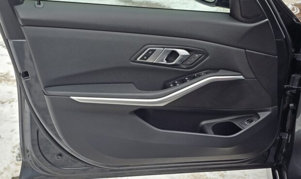 Мініатюра 22 BMW 330i XDrive 2020