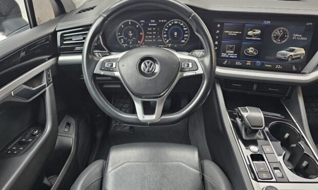 Мініатюра 24 Volkswagen Touareg 2019
