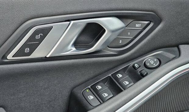 Мініатюра 23 BMW 330i XDrive 2020