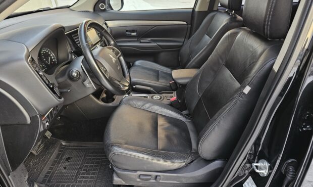 Миниатюра 23 Mitsubishi Outlander 2013