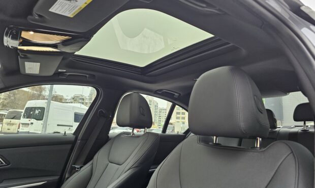 Мініатюра 25 BMW 330i XDrive 2020