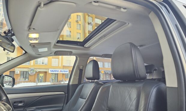 Миниатюра 25 Mitsubishi Outlander 2013