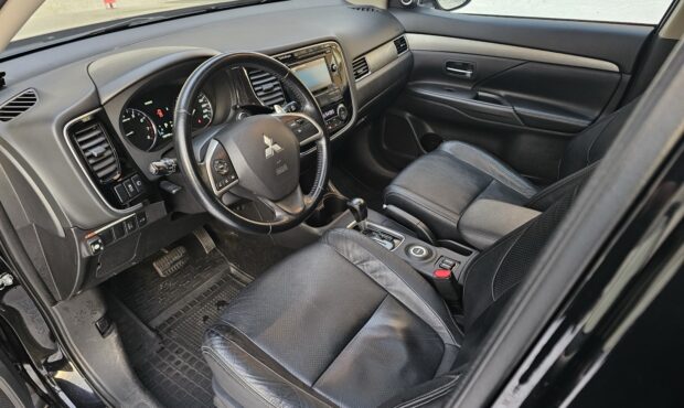 Миниатюра 26 Mitsubishi Outlander 2013