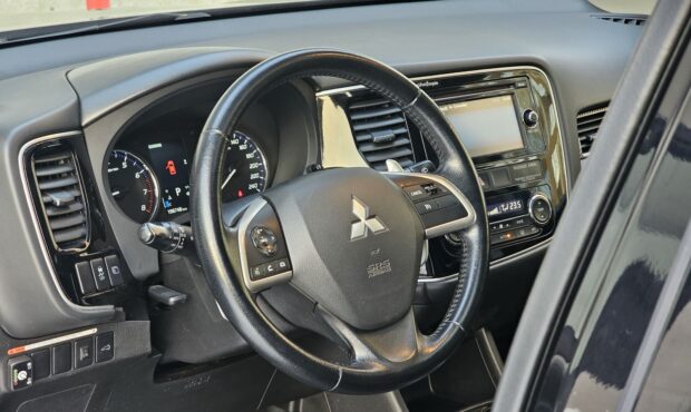 Миниатюра 27 Mitsubishi Outlander 2013