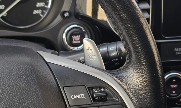 Миниатюра 32 Mitsubishi Outlander 2013