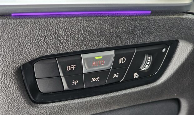 Мініатюра 32 BMW 330i XDrive 2020