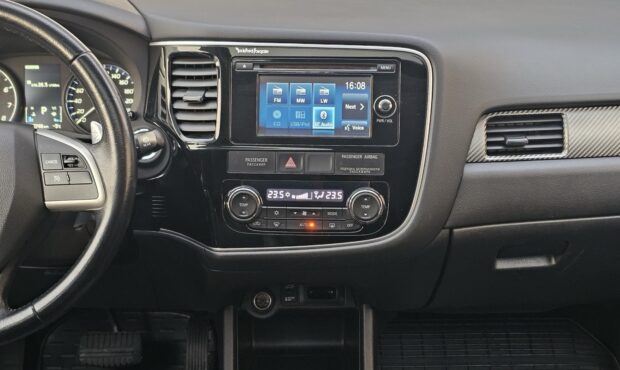 Миниатюра 36 Mitsubishi Outlander 2013