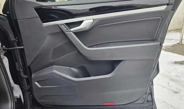 Мініатюра 39 Volkswagen Touareg 2019