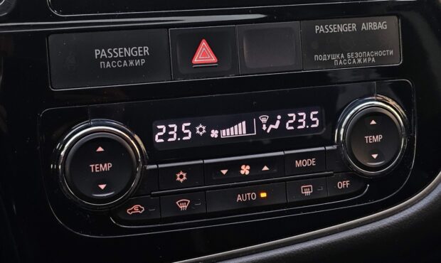 Миниатюра 38 Mitsubishi Outlander 2013