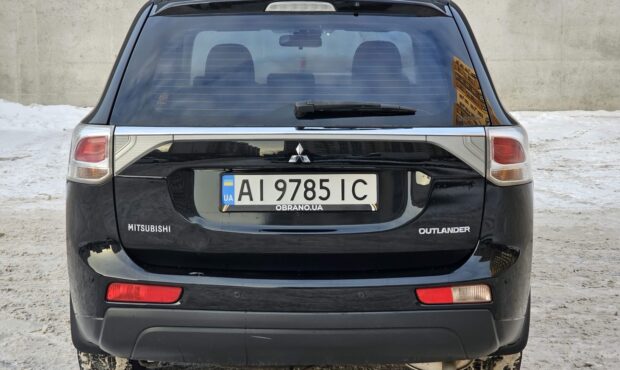 Миниатюра 4 Mitsubishi Outlander 2013
