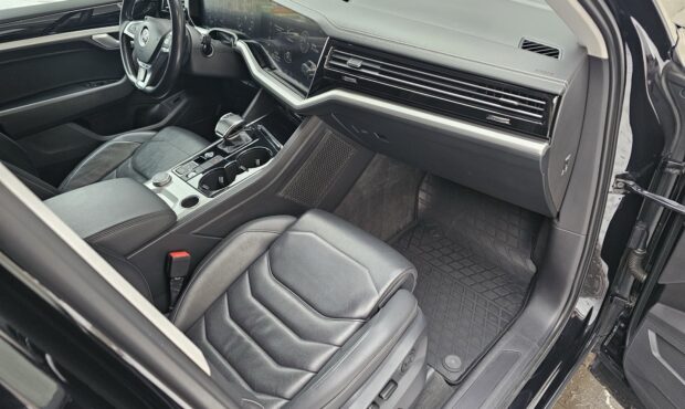 Мініатюра 41 Volkswagen Touareg 2019