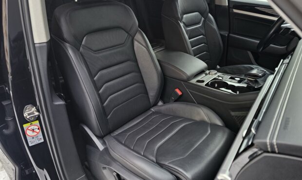 Мініатюра 42 Volkswagen Touareg 2019