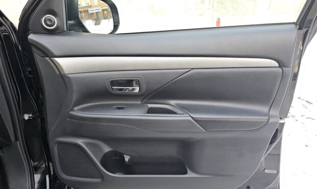 Миниатюра 41 Mitsubishi Outlander 2013