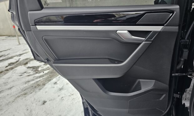 Мініатюра 45 Volkswagen Touareg 2019