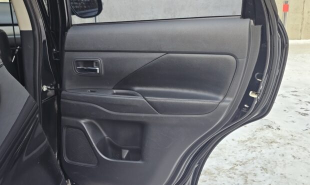 Миниатюра 44 Mitsubishi Outlander 2013