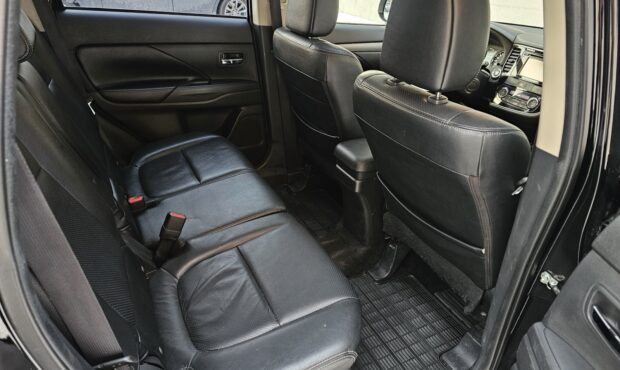 Миниатюра 45 Mitsubishi Outlander 2013