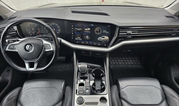 Мініатюра 48 Volkswagen Touareg 2019