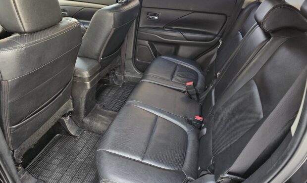 Миниатюра 47 Mitsubishi Outlander 2013