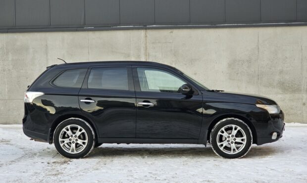 Миниатюра 6 Mitsubishi Outlander 2013