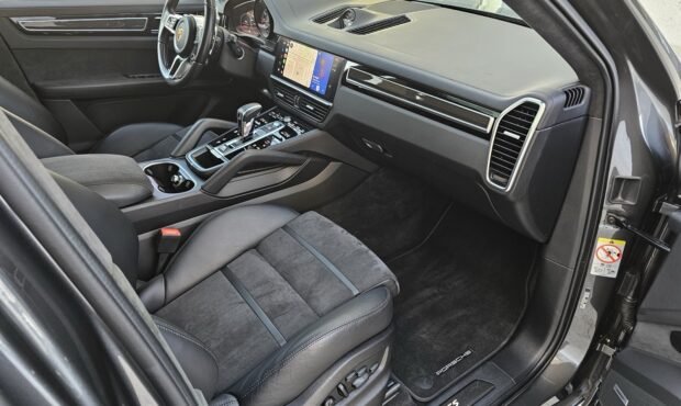 Мініатюра 67 Porsche Cayenne Coupe GTS