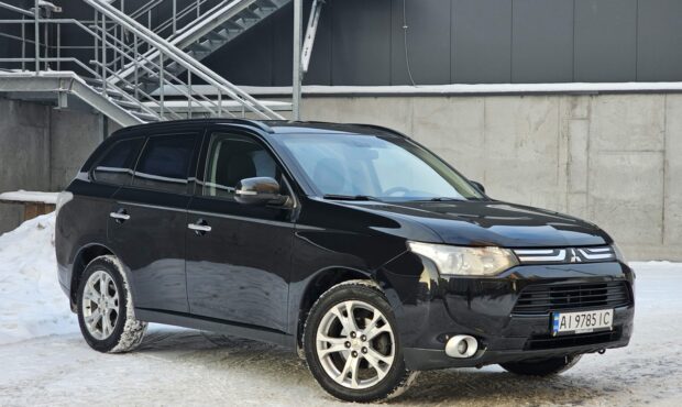 Миниатюра 7 Mitsubishi Outlander 2013