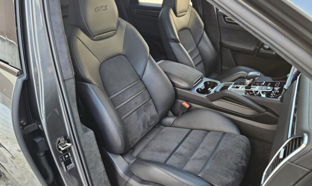 Мініатюра 69 Porsche Cayenne Coupe GTS