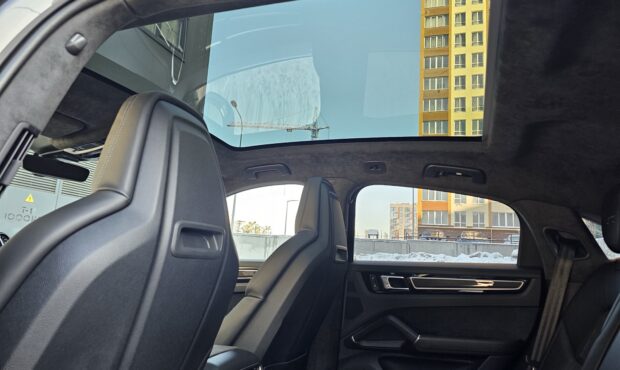 Мініатюра 74 Porsche Cayenne Coupe GTS