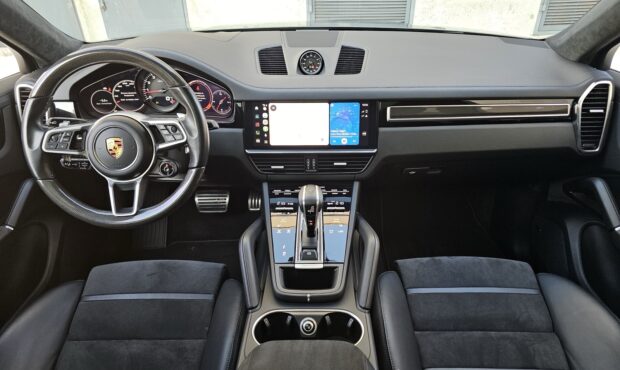 Мініатюра 75 Porsche Cayenne Coupe GTS