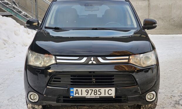 Миниатюра 8 Mitsubishi Outlander 2013