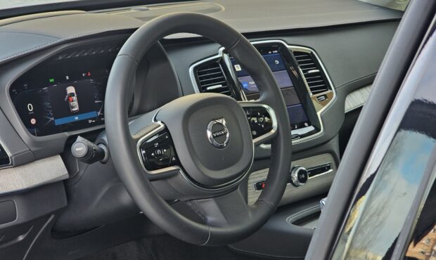 Миниатюра 35 Volvo XC90 2024