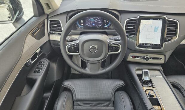 Миниатюра 41 Volvo XC90 2024