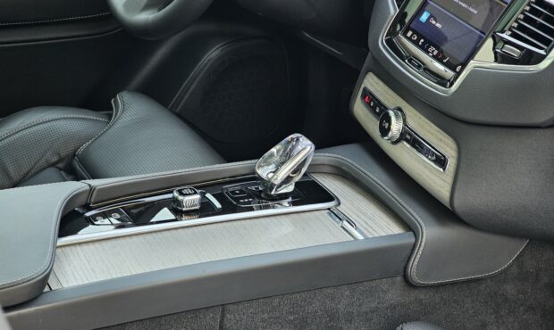 Миниатюра 66 Volvo XC90 2024