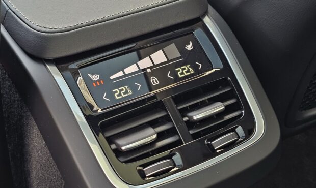 Миниатюра 74 Volvo XC90 2024