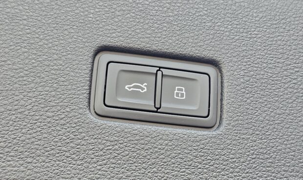 Миниатюра 15 Audi Q8 2018