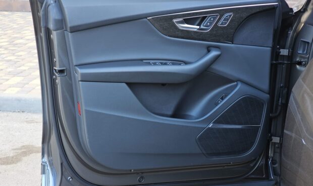 Миниатюра 18 Audi Q8 2018