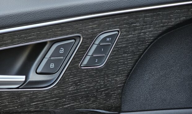 Миниатюра 19 Audi Q8 2018