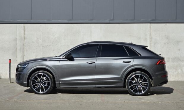 Миниатюра 2 Audi Q8 2018