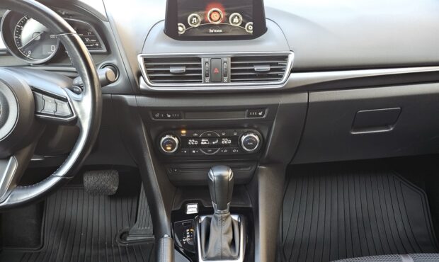 Миниатюра 22 Mazda 3 2.0 2017 Official