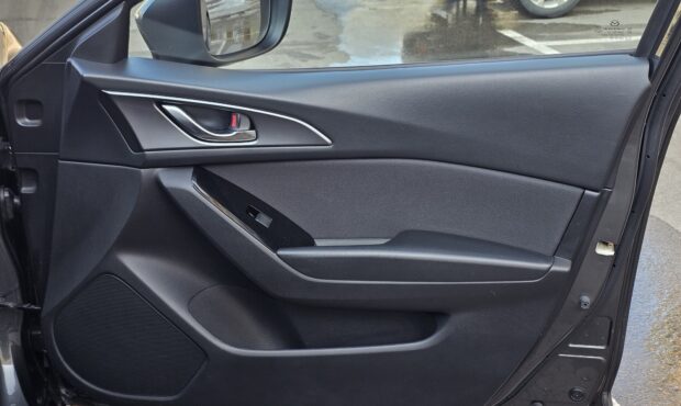 Миниатюра 30 Mazda 3 2.0 2017 Official