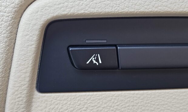 Миниатюра 30 BMW 320 X-Drive 2018