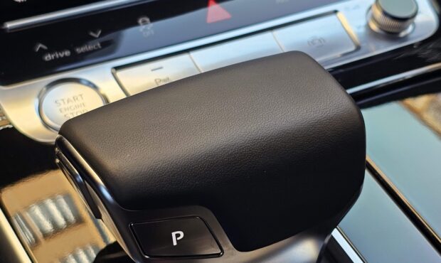 Миниатюра 41 Audi Q8 2018