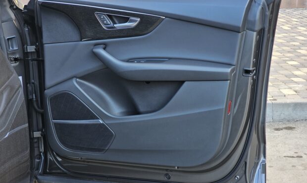 Миниатюра 42 Audi Q8 2018