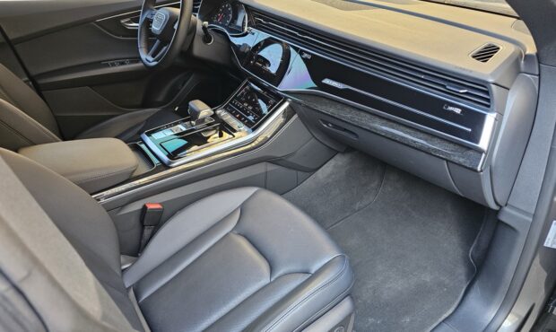 Миниатюра 44 Audi Q8 2018