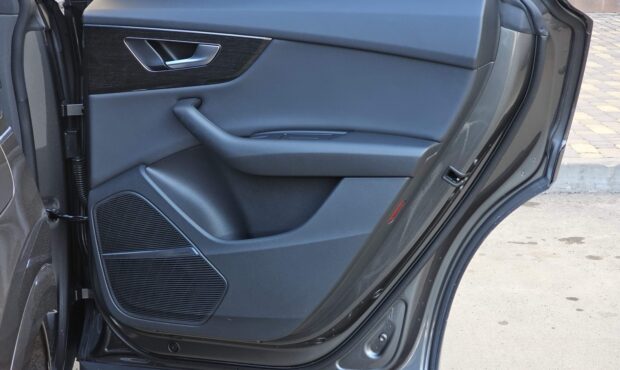 Миниатюра 47 Audi Q8 2018