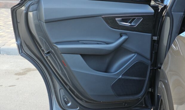 Миниатюра 49 Audi Q8 2018